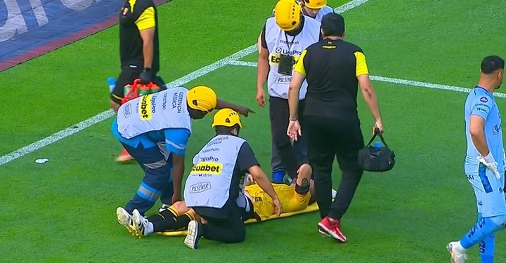 Tras el susto en cancha, Octavio Rivero habló y tranquilizó a todo Barcelona 3 Tras el susto en cancha, Octavio Rivero habló y tranquilizó a todo Barcelona