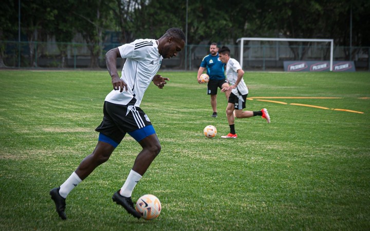 Emelec saldó la deuda de Luis Caicedo y podrá jugar ante Aucas 2 Emelec saldó la deuda de Luis Caicedo