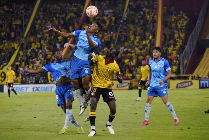 Barcelona SC volvió a tropezar como local y perdió con Macará 1 Barcelona SC volvió a tropezar