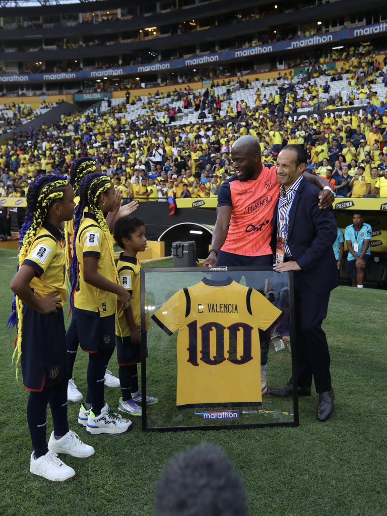Enner Valencia recibe homenaje por sus 100 partidos con la Selección de Ecuador