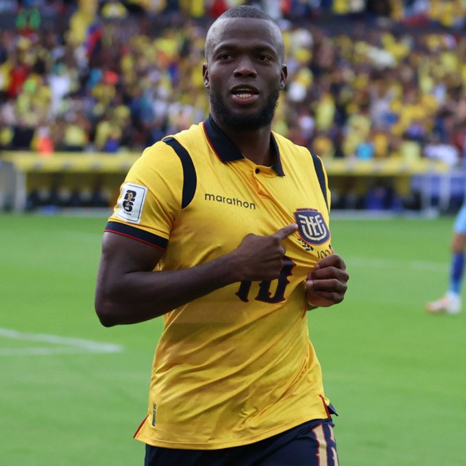 Énner Valencia emociona