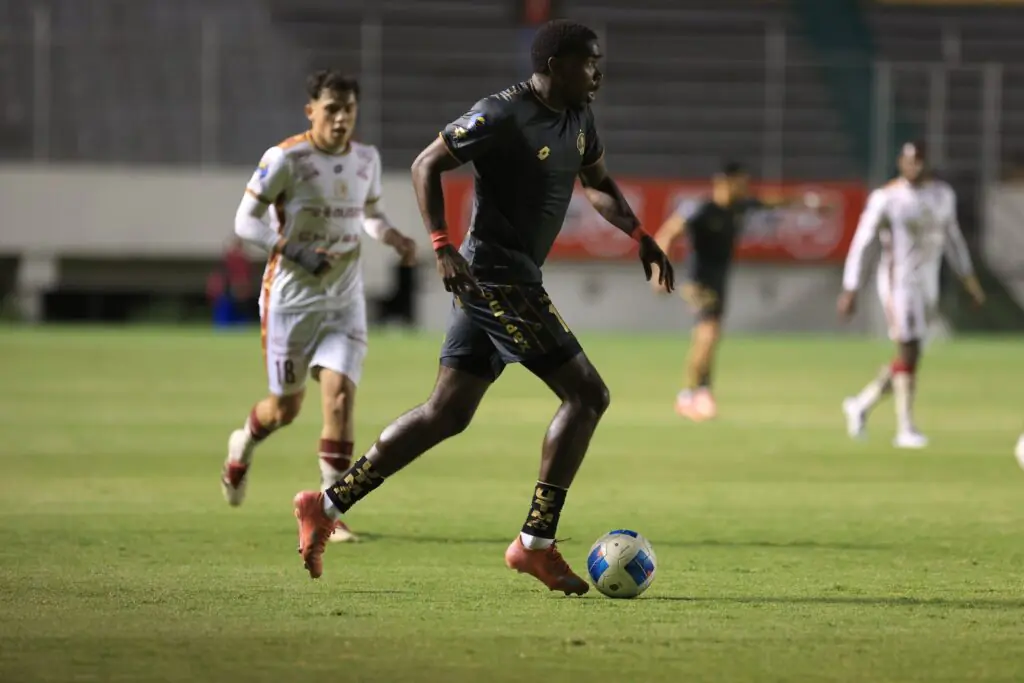 Deportivo Cuenca elimina a Aucas