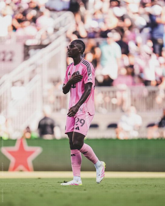 Allen Obando, entre lesiones y banca: de debutar en Ecuador a un 2025 con minutos contados