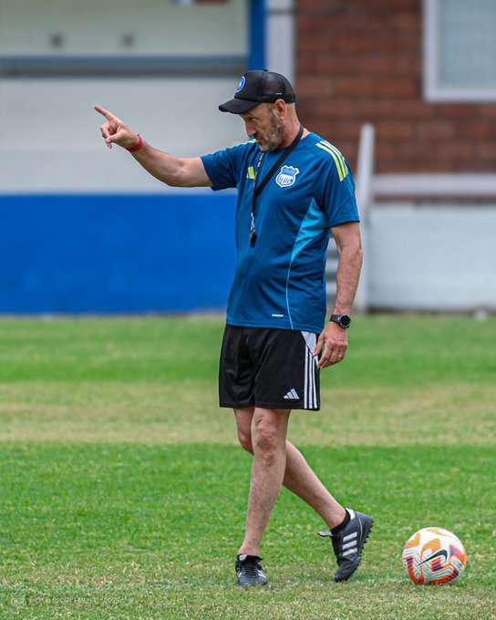 Guillermo Duró y su debut en el Clásico del Astillero: así les fue a los últimos DT de Emelec en su primer clásico 1 Guillermo Duró y su debut en el Clásico