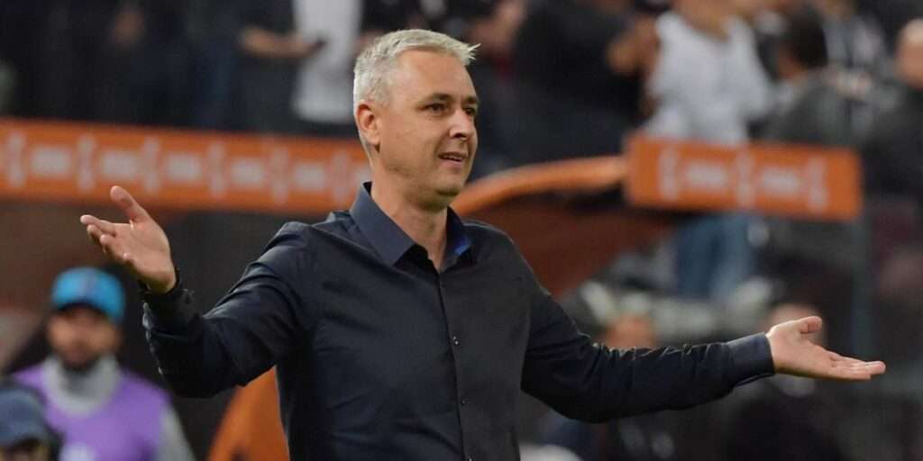 las dudas de Tiago Nunes