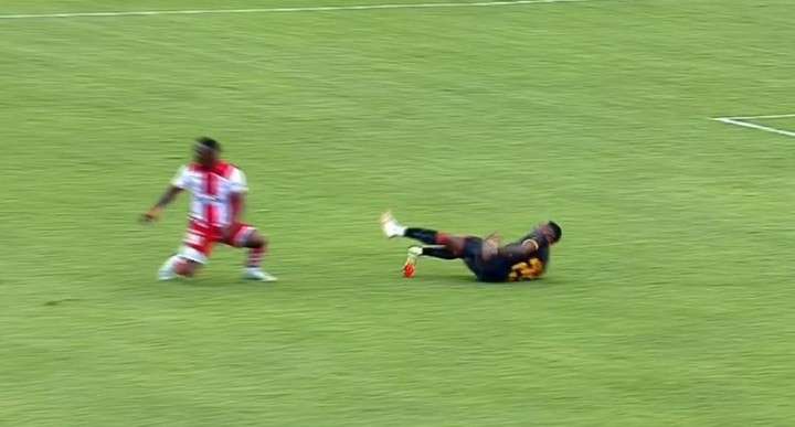 Grave lesión de Luis Arroyo en Deportivo Cuenca: fractura en el triunfo ante Técnico Universitario 1 Grave lesión de Luis Arroyo