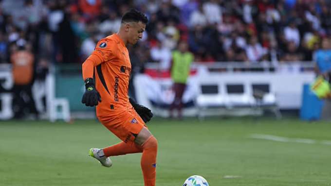Gonzalo Valle: “El arco de LDU no es para cualquiera” 23 Gonzalo Valle