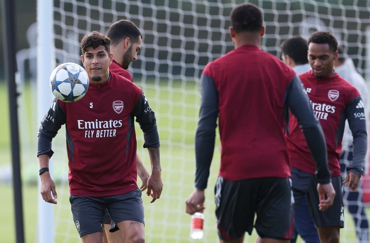 Piero Hincapié, baja en Arsenal para enfrentar a Olympiacos por Champions League 2 Piero Hincapié, baja en Arsenal para enfrentar a Olympiacos por Champions League