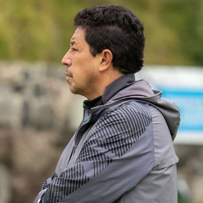 CONMEBOL castiga a Paúl Vélez por críticas al arbitraje femenino