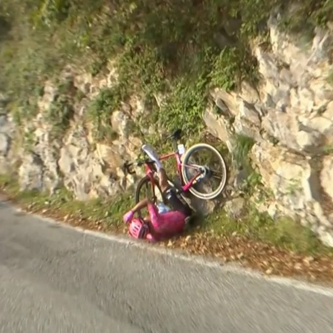 Fuerte Caída de Richard Carapaz en el Giro de Lombardía 1 Fuerte Caída de Richard Carapaz en el Giro de Lombardía
