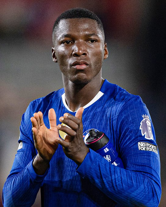 PSG y Real Madrid siguen de cerca a Moisés Caicedo