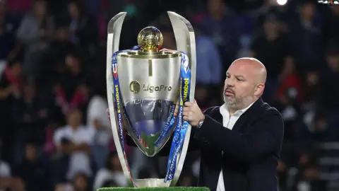 Loor pone fin a los rumores: "La Copa está en Quito"