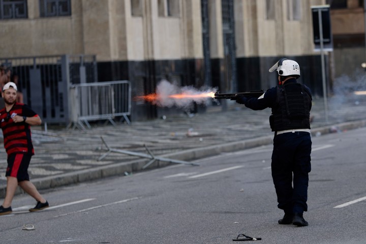 La fiesta de Flamengo campeón de la Libertadores ¡Terminó con el trofeo roto!
