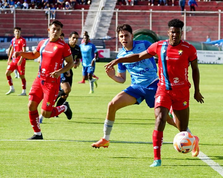 El Nacional improvisa arquero y cae ante Macará 1 El Nacional improvisa arquero y cae ante Macará