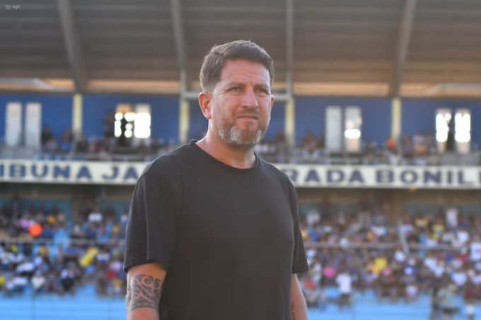 ¡Terremoto en Delfín! Patricio Urrutia se va tras el 0-8 y un ciclo de altibajos