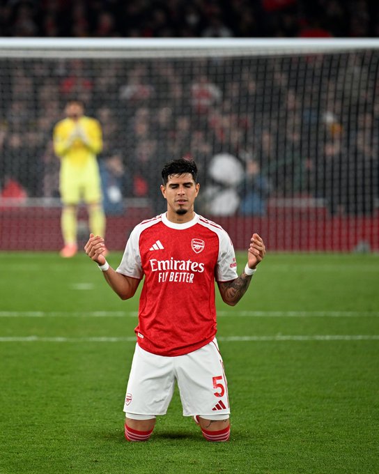 Arsenal goleó al Tottenham con Piero Hincapié en el once inicial 1 Arsenal goleó al Tottenham con Piero Hincapié en el once inicial