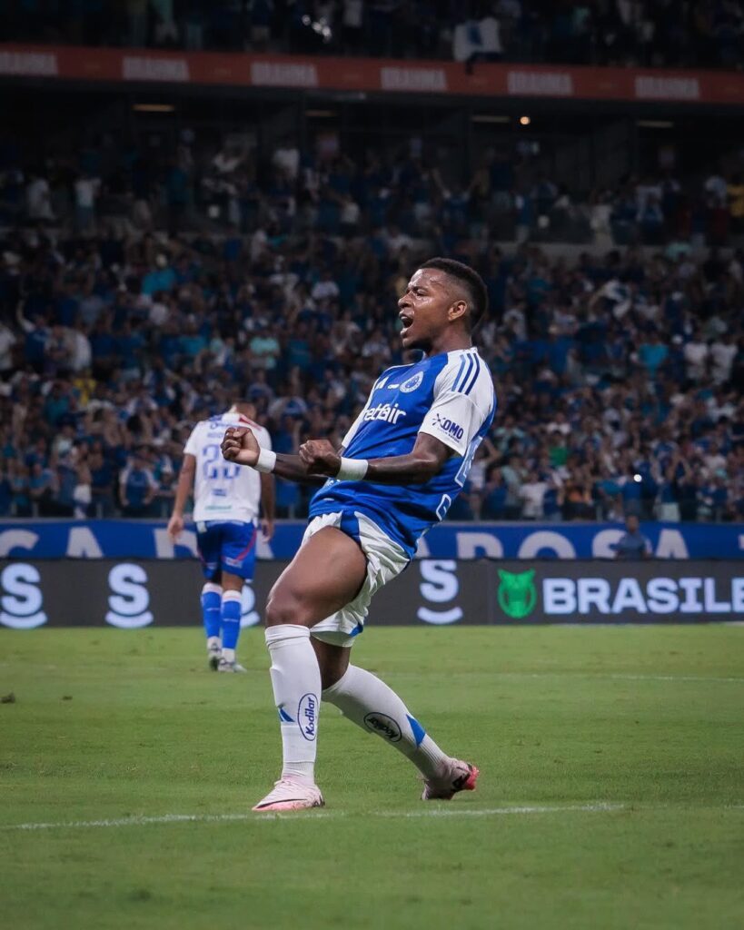 ¡Golazo de Keny Arroyo! para Cruzeiro en Brasil
