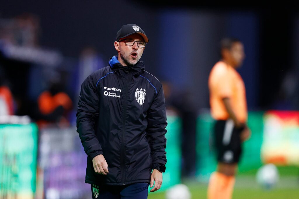 Javier Rabanal visiblemente molesto tras la derrota de IDV ante LDU: "Parecemos de 12 años"