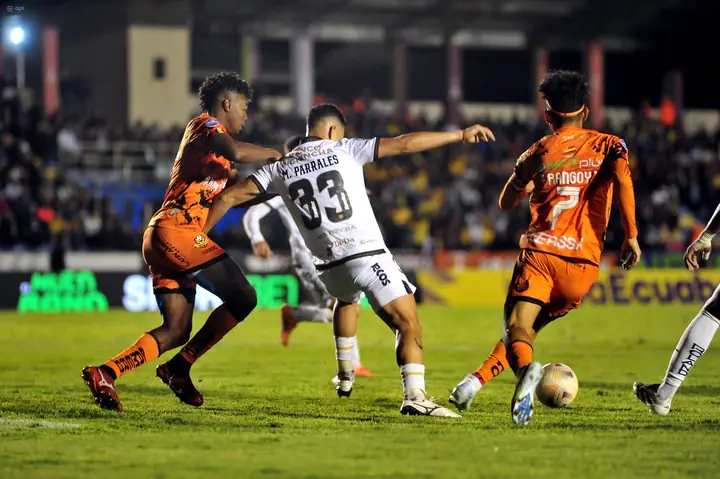 Barcelona deja escapar puntos de oro en Loja y complica su futuro