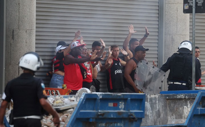 La fiesta de Flamengo campeón de la Libertadores ¡Terminó con el trofeo roto!