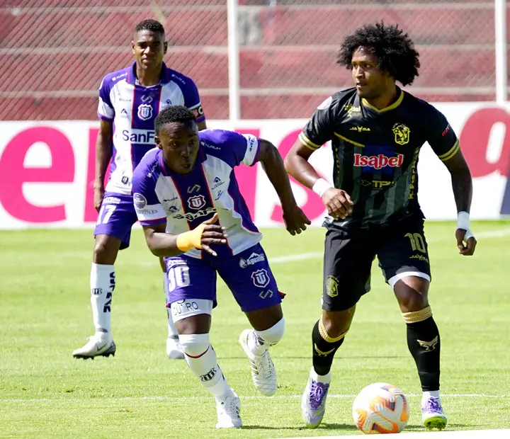 Técnico Universitario perdió ante Manta y descendió a la Serie B