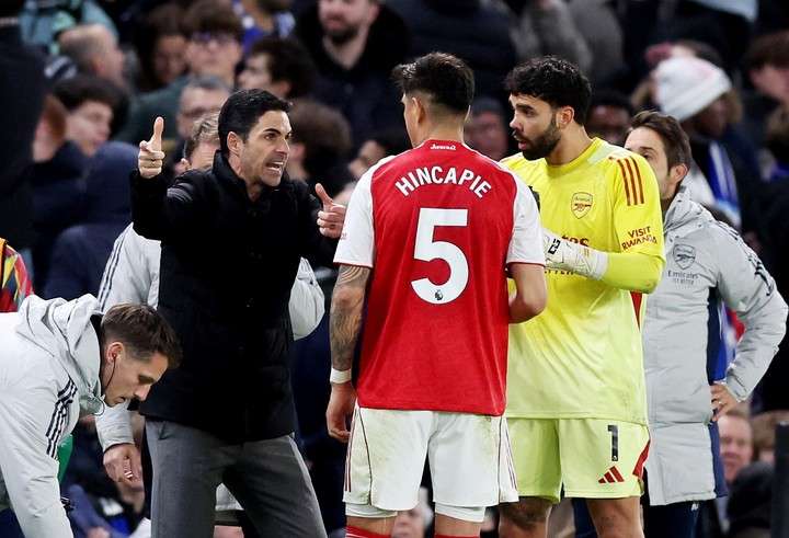 Mikel Arteta elogia a Piero Hincapié tras victoria del Arsenal ante Brighton