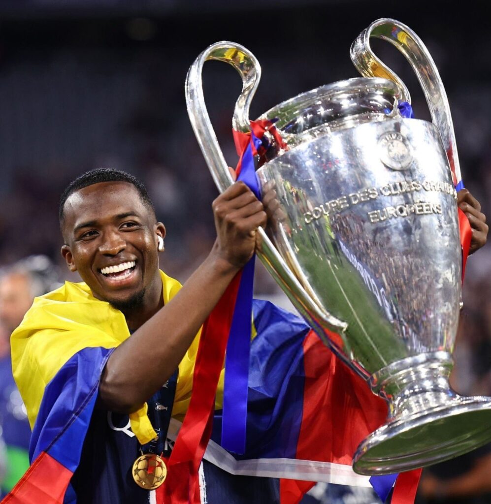 Iván Hurtado elogia a Willian Pacho tras entrar al 11 ideal de The Best