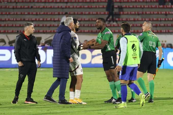 Tiago Nunes da la cara tras perder la Copa Ecuador: Disculpas y polémica arbitral