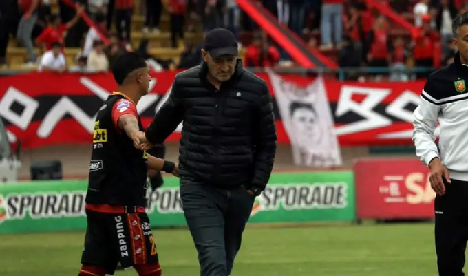 Guillermo Duró tras la derrota: "Emelec no merece terminar así" 1 Guillermo Duró tras la derrota: "Emelec no merece terminar así"