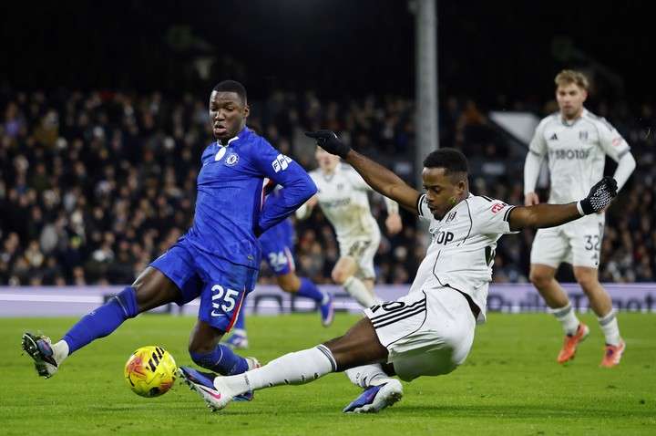 Amargo derbi para el Chelsea: Moisés Caicedo titular en la derrota ante Fulham