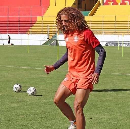Stiven Tapiero regresa a S.D. Aucas para blindar el mediocampo