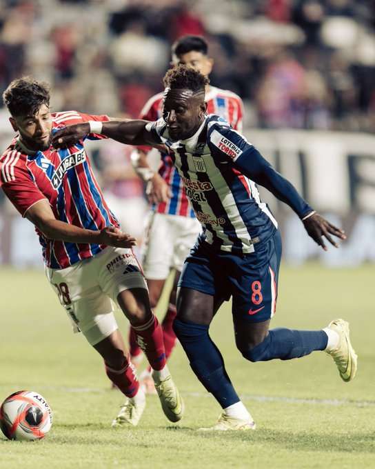 Gran asistencia de Eryc Castillo y gol de Paolo Guerrero para Alianza Lima