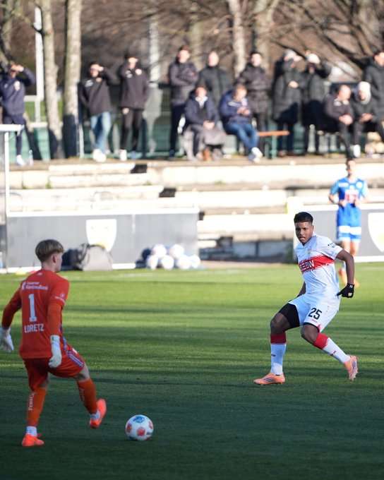 Jeremy Arévalo debuta como titular con el VfB Stuttgart en victoria amistosa