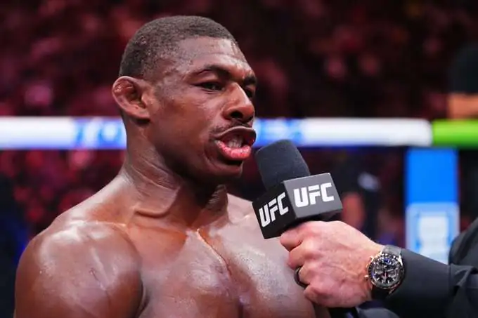 Joaquin Buckley ataca a Michael Morales por vestirse de viuda