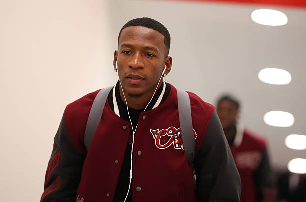 Pervis Estupiñán en crisis con el Milan: Suplencia y duras críticas de Fabio Capello