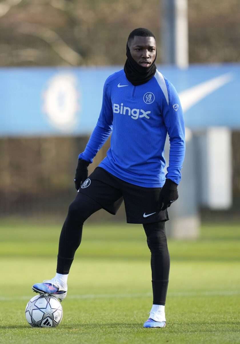 Moisés Caicedo y el nuevo rol en Chelsea: La exigencia táctica de Liam Rosenior
