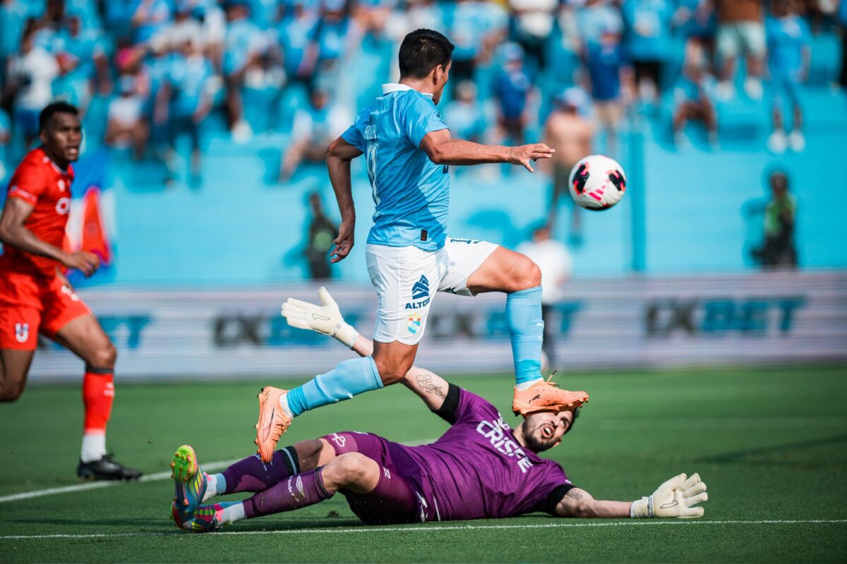 Universidad Católica cae 3-1 ante Sporting Cristal en la Tarde Celeste: Análisis y debut