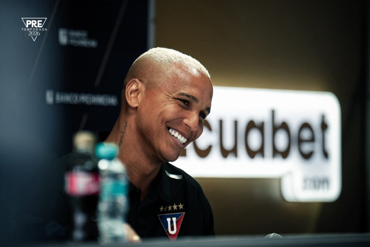 Deyverson presentado en Liga de Quito: "esperemos traer otra Libertadores" 2 Deyverson presentado en Liga de Quito: "esperemos traer otra Libertadores"