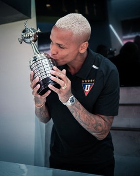 Deyverson presentado en Liga de Quito: "esperemos traer otra Libertadores" 6 Deyverson presentado en Liga de Quito: "esperemos traer otra Libertadores"