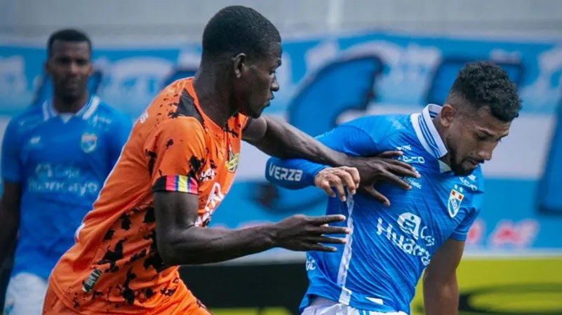 Gabriel Cortez expulsado en su debut con Libertad FC: Victoria agridulce en Perú