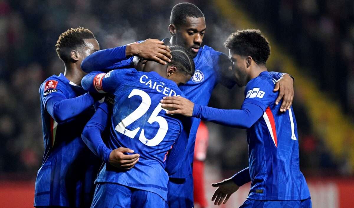 La Era Rosenior Arranca con Furia: Con Moisés Caicedo como capitán, Chelsea goleó y clasificó en la FA Cup