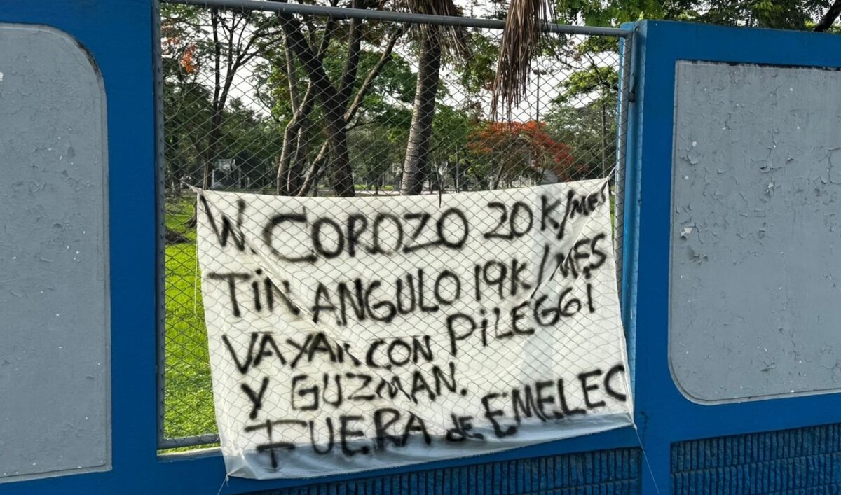 Crisis en Emelec: Hinchas protestan contra directiva y jugadores en Samanes 2 Crisis en Emelec: Hinchas protestan contra directiva y jugadores en Samanes