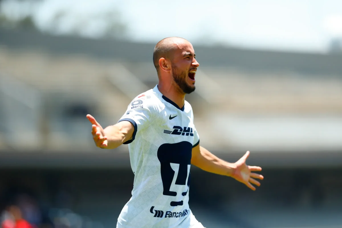 IDV ya tiene nuevo goleador: Carlos González aterrizó en Quito