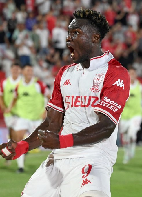 Jordy Caicedo brilla en el Clásico: Gol y victoria de Huracán ante San Lorenzo