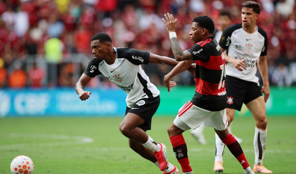 Gonzalo Plata fue titular en la caída de Flamengo ante Corinthians por la Supercopa