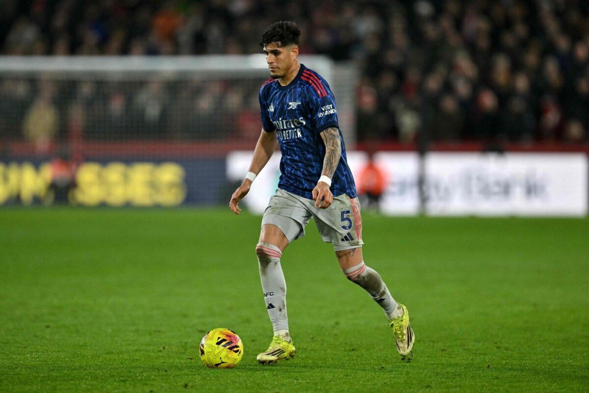 Piero Hincapié brilla con su primera asistencia en el empate del Arsenal ante Brentford