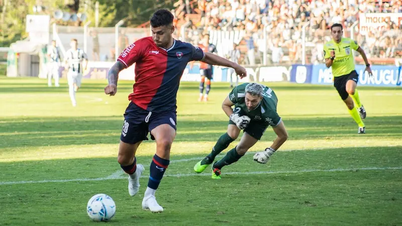 José David Jiménez asegura que Emelec está protegido contractualmente ante el reclamo de Colón por José Neris. Entérate de los detalles del caso FIFA.