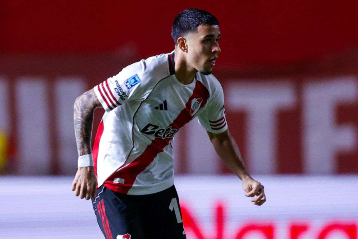 El debut de Kendry Páez en River Plate: Un estreno anticipado bajo presión