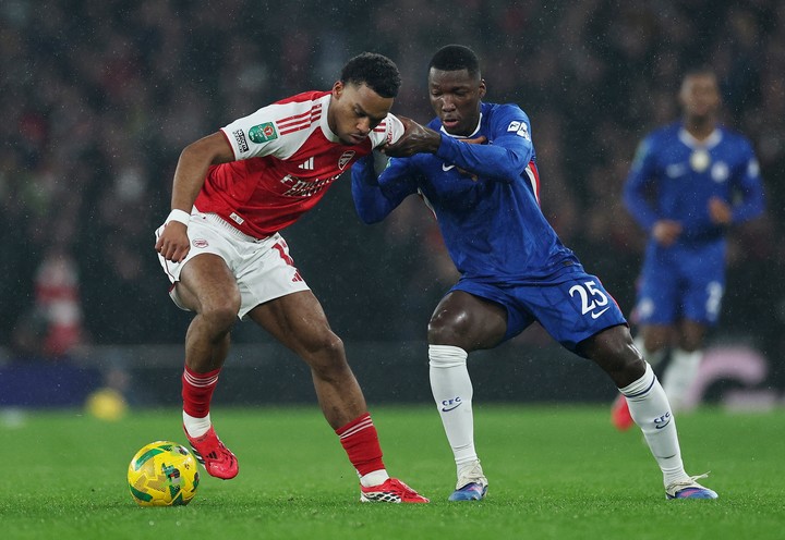 Arsenal es finalista de la Carabao Cup: Piero Hincapié venció a Moisés Caicedo en un duelo agónico 3 Arsenal es finalista de la Carabao Cup: Piero Hincapié venció a Moisés Caicedo en un duelo agónico
