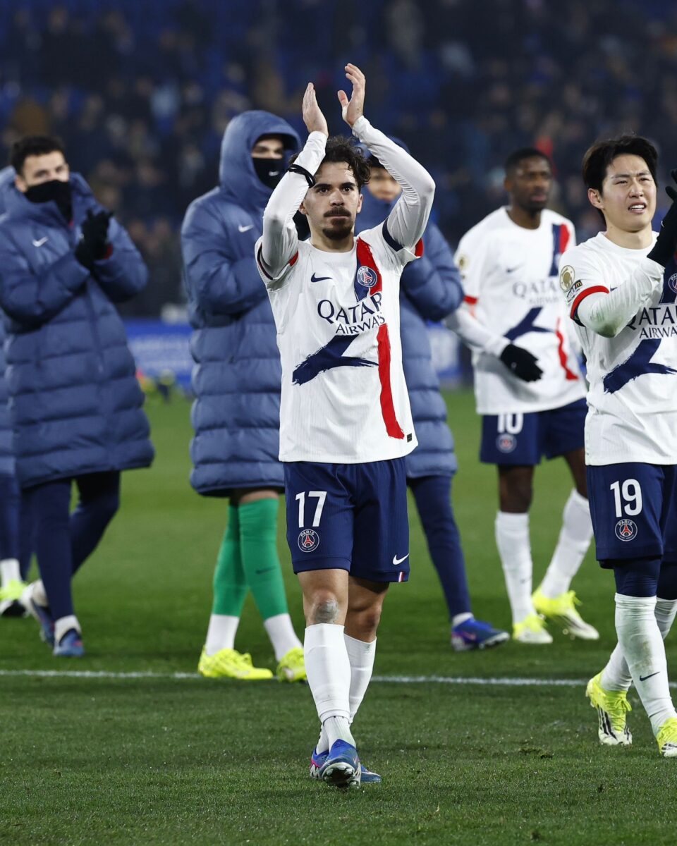 Con un Willian Pacho infranqueable, el Paris Saint Germain ganó y quedó puntero 2 Con un Willian Pacho infranqueable, el Paris Saint Germain ganó y quedó puntero